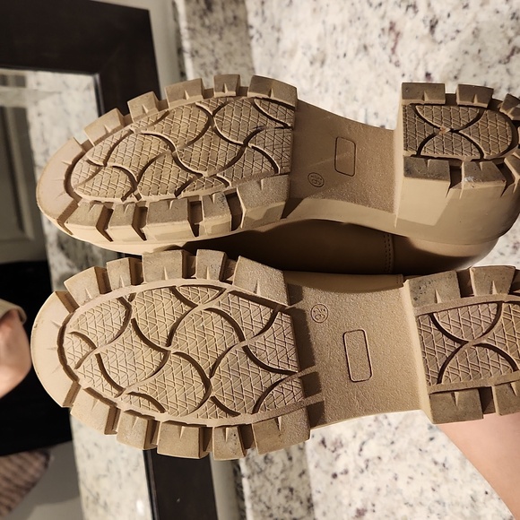 SO Women's Tan Memory Foam Chelsea Boots (Size 9.5) - Picture 10 of 12